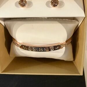 Michael Kors Pavé Logo Engraved
Jewelry Gift Set in Rose Gold